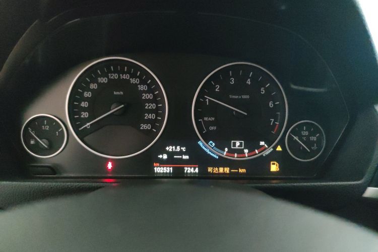 BMW 3 Series 2018 صورة سيارة #16