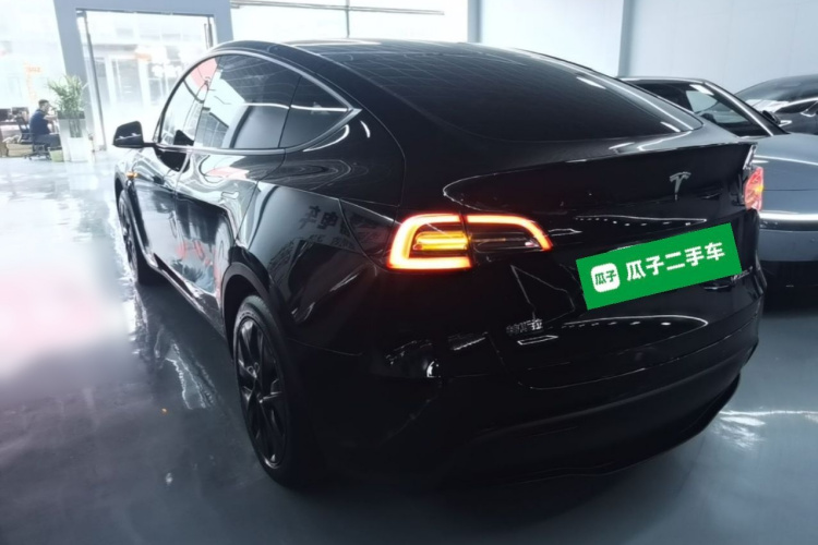Tesla Model Y 2023 #5 Tesla Model Y 2023 immagine di auto #5