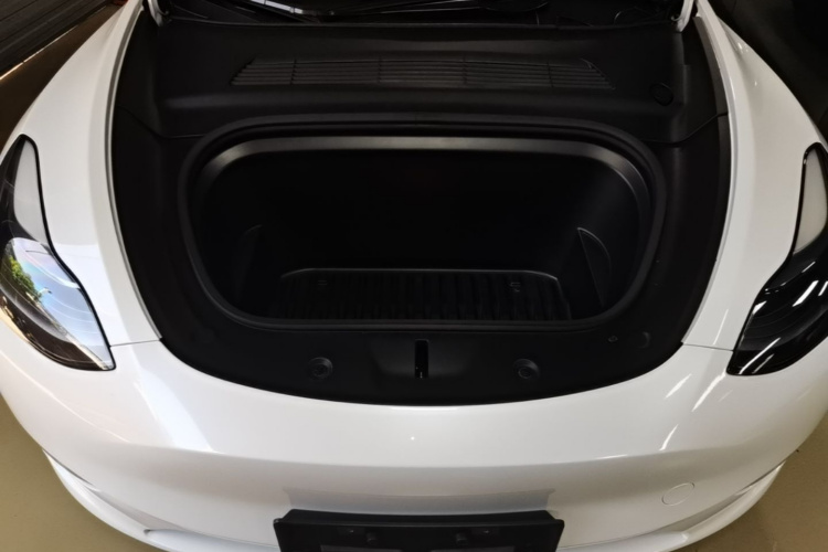 Tesla Model Y 2024 car image #20