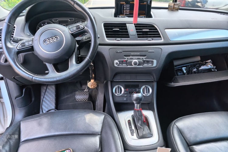 Audi Q3 2015 car image #11