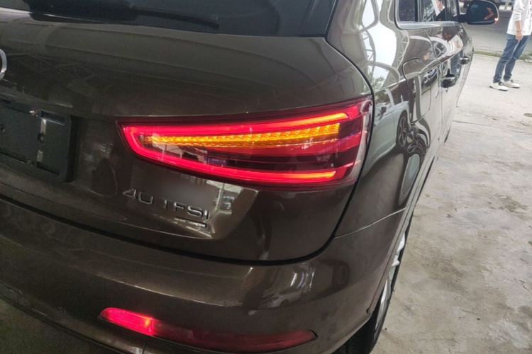 Audi Q3 2016 car image #8