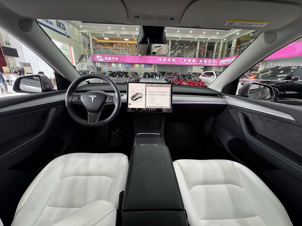 Tesla Model Y 2024 #10 Tesla Model Y 2024 car image #10