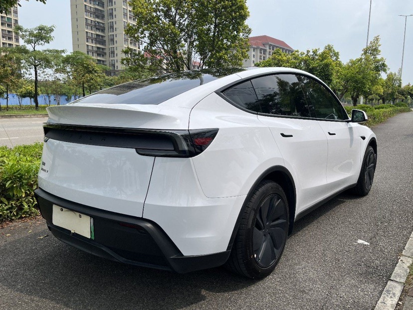 Tesla Model Y 2026 #9 Tesla Model Y 2026 immagine di auto #9