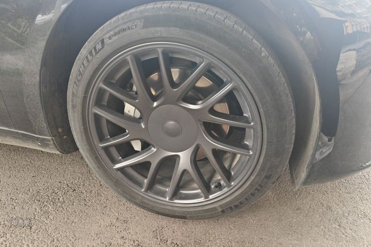 Tesla Model 3 2023 car image #9
