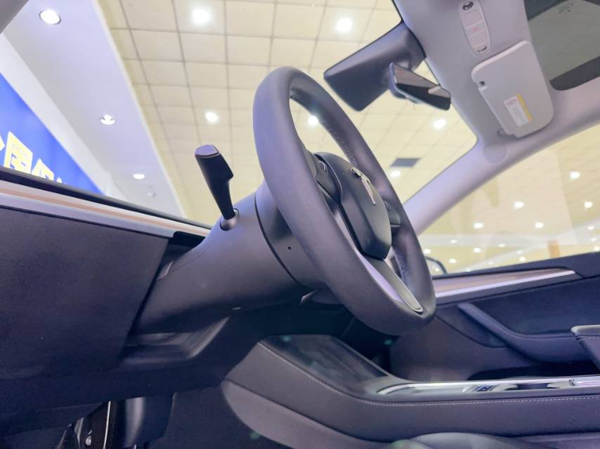 Tesla Model Y 2021 #6 Tesla Model Y 2021 car image #6