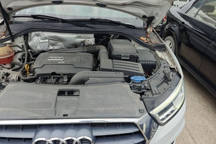 Audi Q3 2017 car image #24