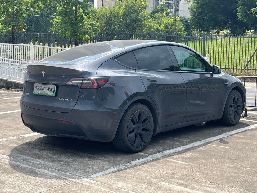 Tesla Model Y 2024 car image #7