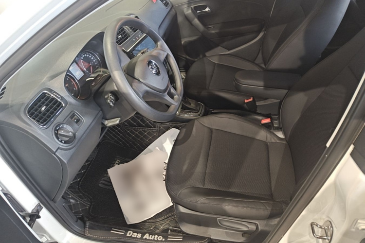 Volkswagen Polo 2015 car image #15