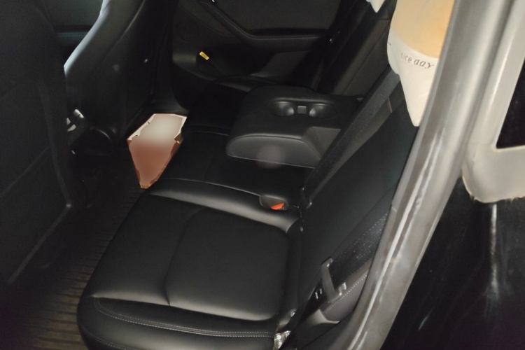 Tesla Model Y 2023 car image #10