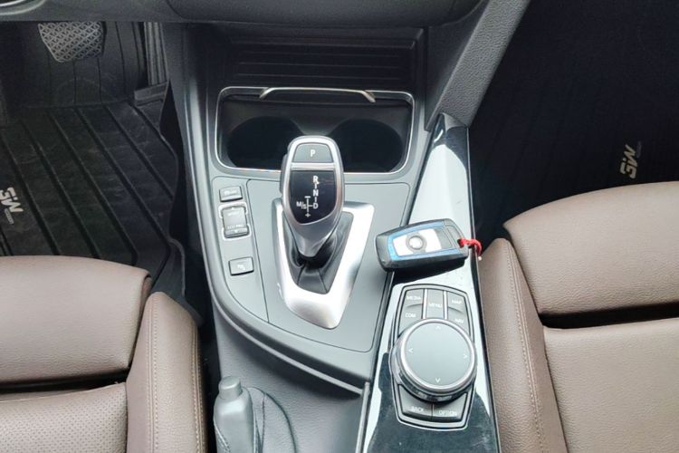 BMW 3 Series 2018 #14 BMW 3 Series 2018 car image #14