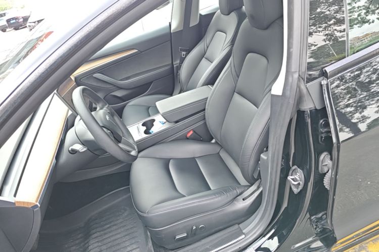Tesla Model 3 2022 car image #19