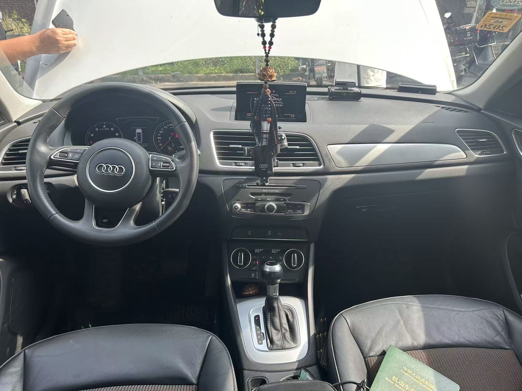 Audi Q3 2018 car image #5
