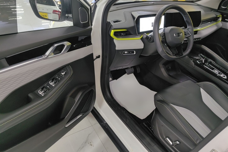 GEELY Coolray 2022 car image #16