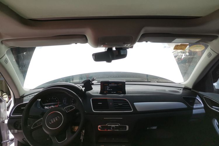 Audi Q3 2018 car image #20