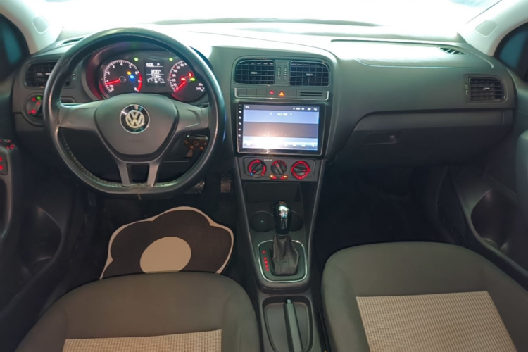 Volkswagen Polo 2018 car image #11