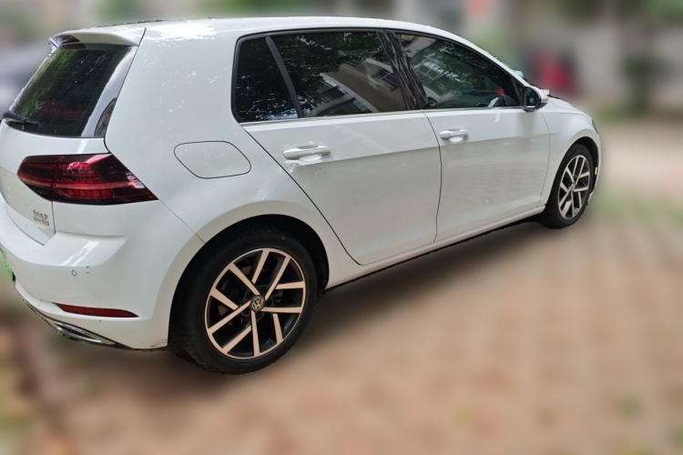 Volkswagen Golf 2020 car image #5
