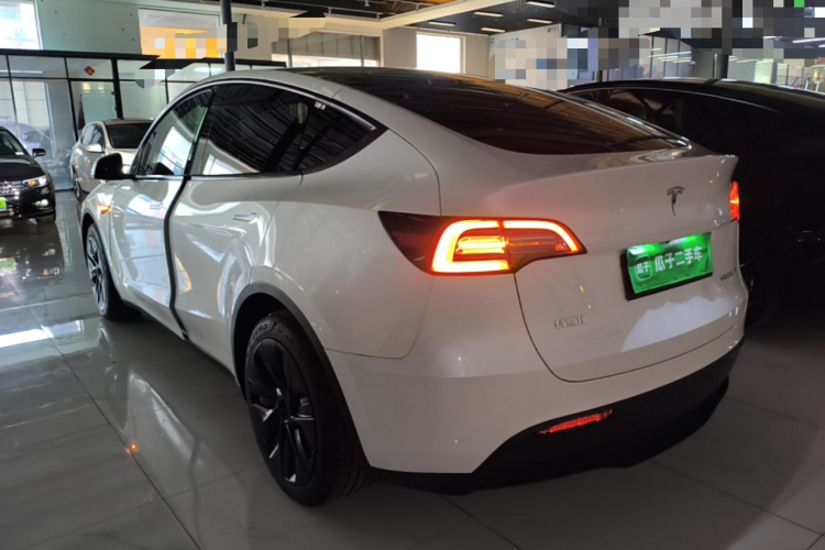 Tesla Model Y 2022 #7 Tesla Model Y 2022 car image #7