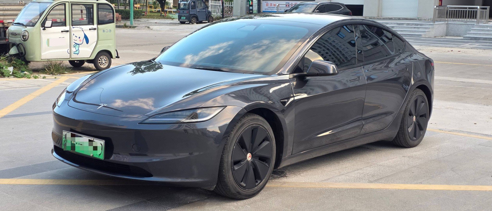 Tesla Model 3 2025 immagine di auto 