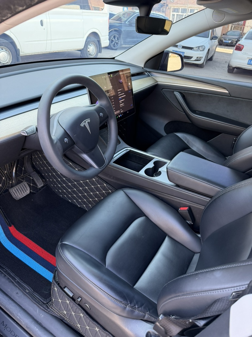 Tesla Model Y 2023 #4 Tesla Model Y 2023 car image #4