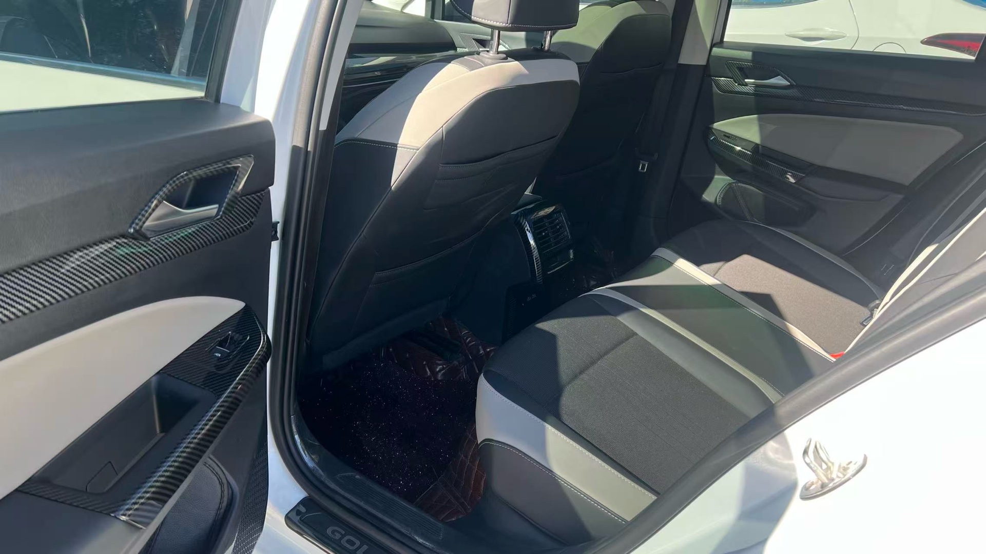2023 car image #8