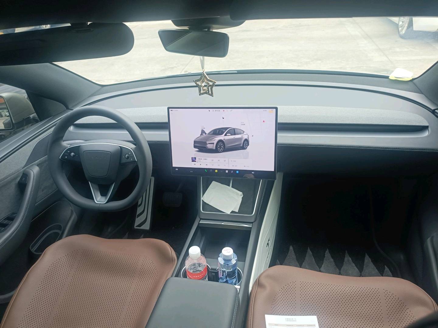 Tesla Model Y L 2024 #7 Tesla Model Y L 2024 car image #7