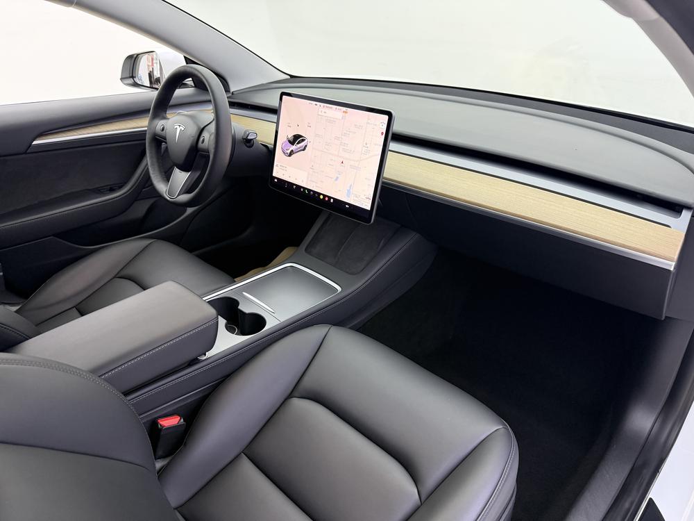 Tesla Model 3 2020 car image #9