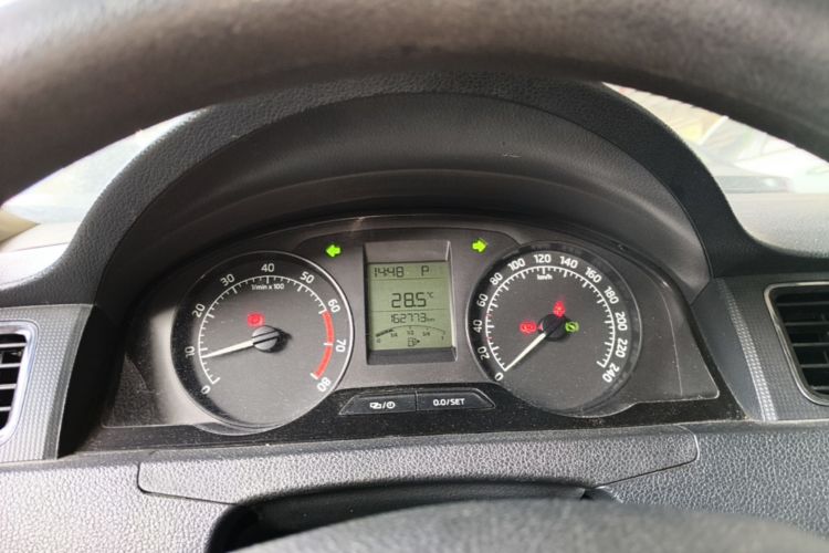 Skoda Rapid 2014 #12 Skoda Rapid 2014 image de voiture #12