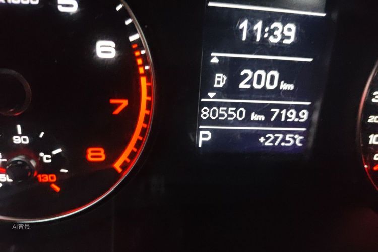 Audi Q3 2018 car image #14