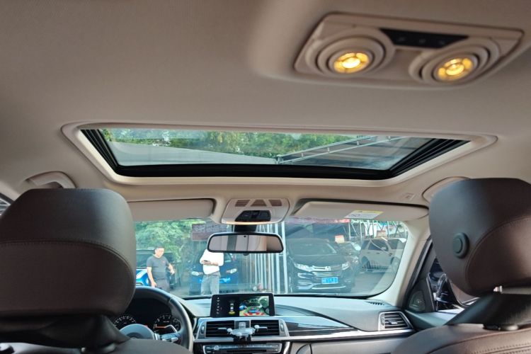 BMW 3 Series 2018 car image #18