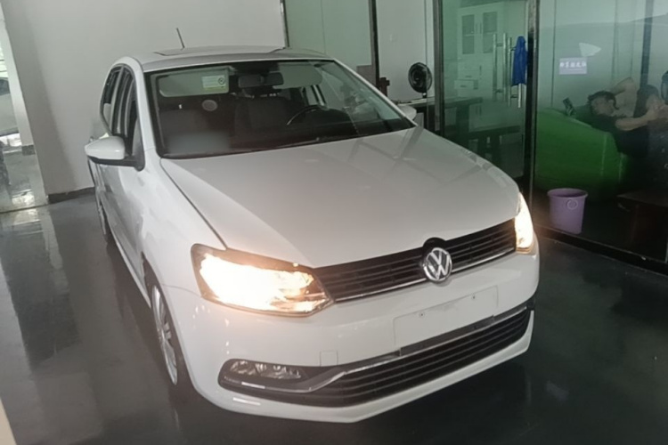 Volkswagen Polo 2016 car image #6