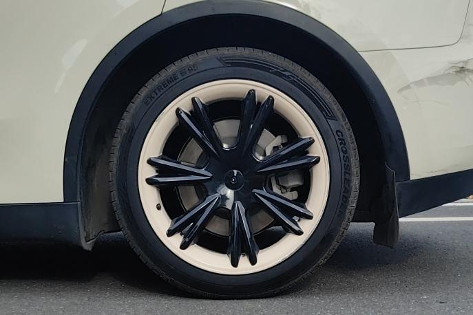 Tesla Model Y 2021 car image #4