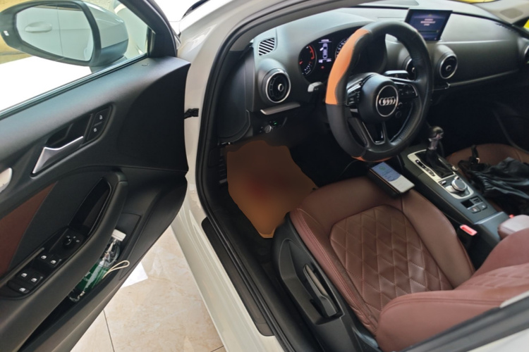 Audi A3 2018 car image #16