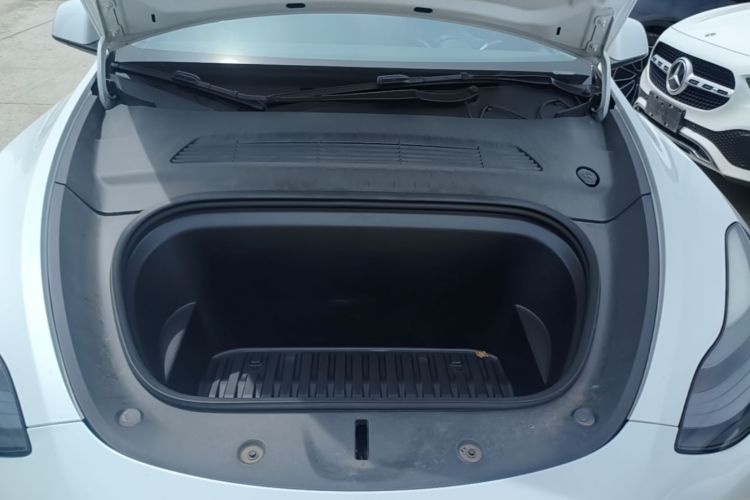Tesla Model Y 2023 car image #20