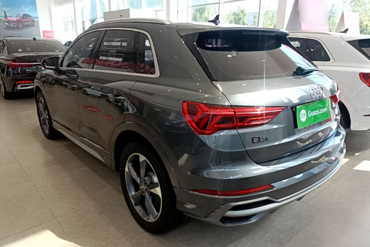 Audi Q3 2020 car image #5