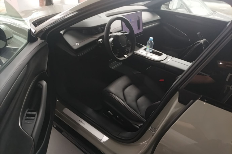 MI SU7 2025 car image #16