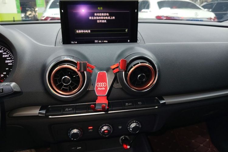Audi A3 2019 car image #13