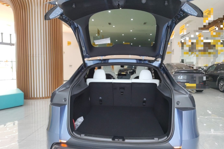 Tesla Model Y 2026 #19 Tesla Model Y 2026 car image #19