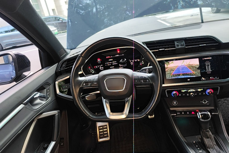 Audi Q3 2022 car image #11