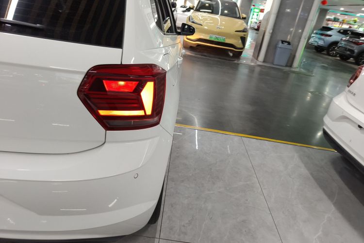 Volkswagen Polo 2022 صورة سيارة #8