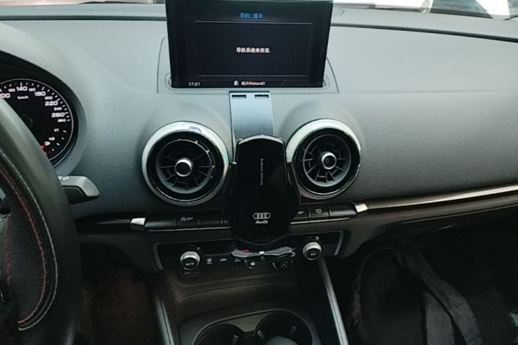 Audi A3 2019 car image #13
