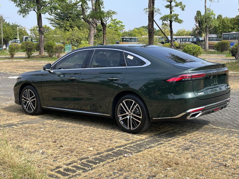 GEELY Emgrand 2025 #5 GEELY Emgrand 2025 car image #5