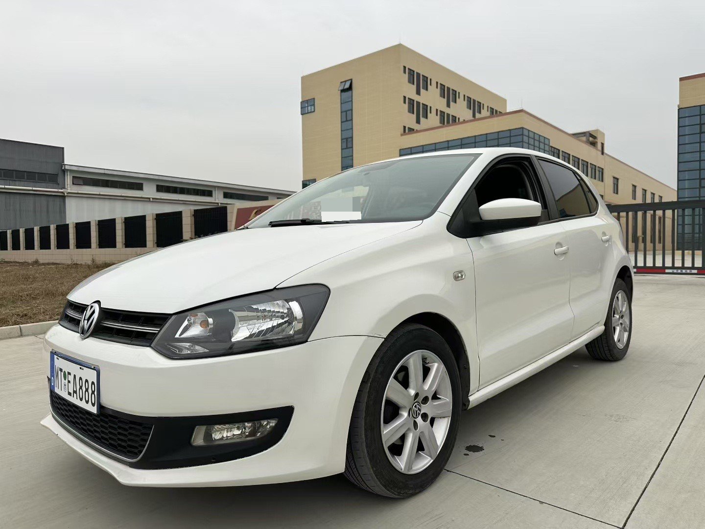 Volkswagen Polo 2013 Volkswagen Polo 2013 car image
