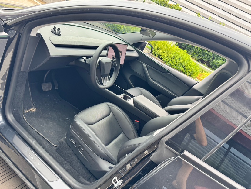 Tesla Model Y 2025 car image #3