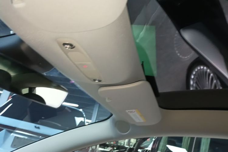 Tesla Model 3 2022 car image #18