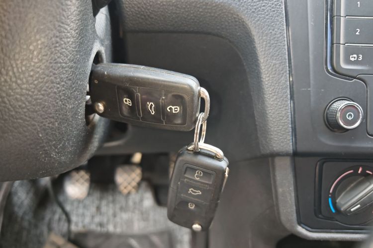 Volkswagen Santana 2017 car image #9