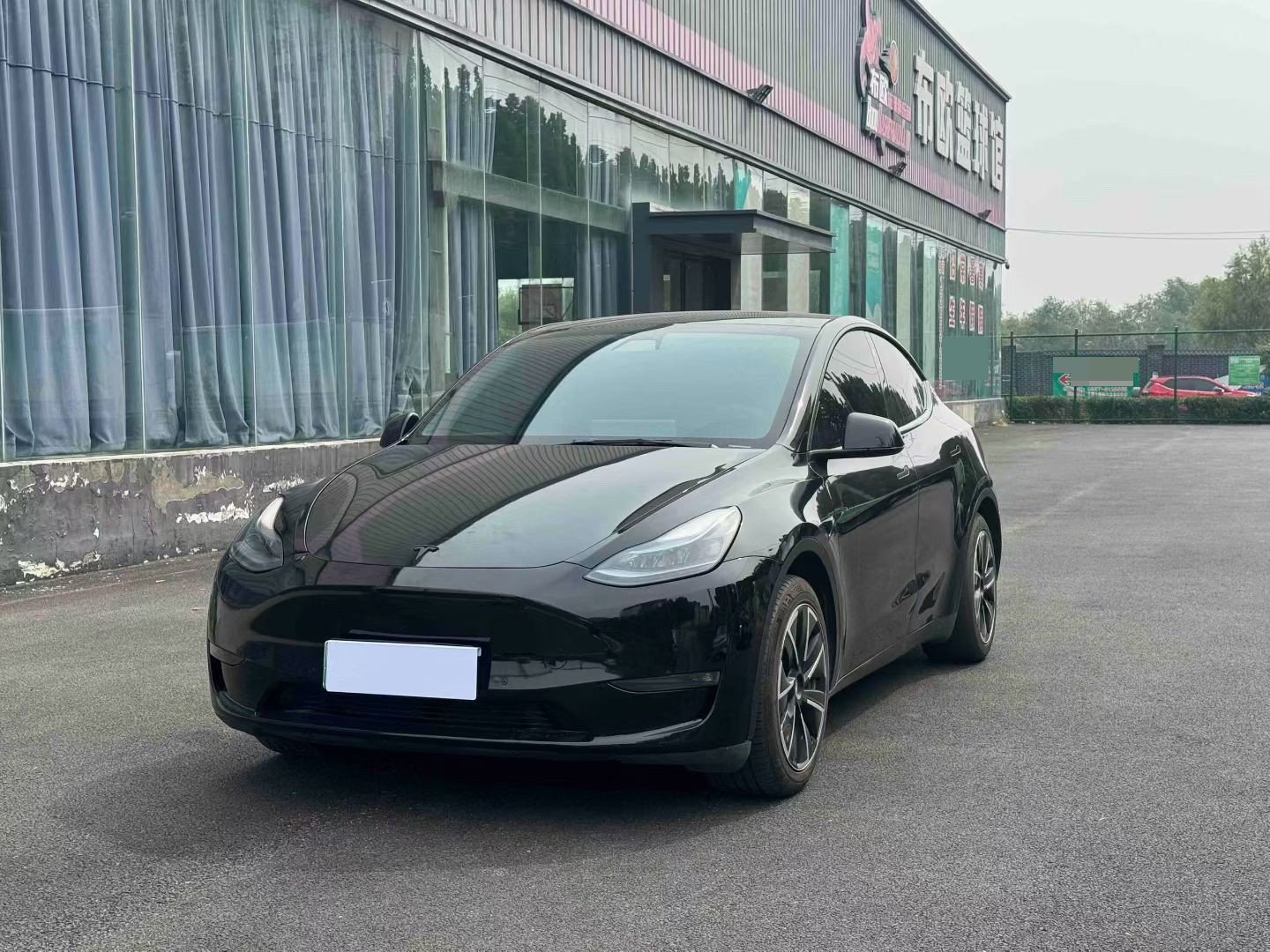 Tesla Model Y 2023 #2 Tesla Model Y 2023 car image #2