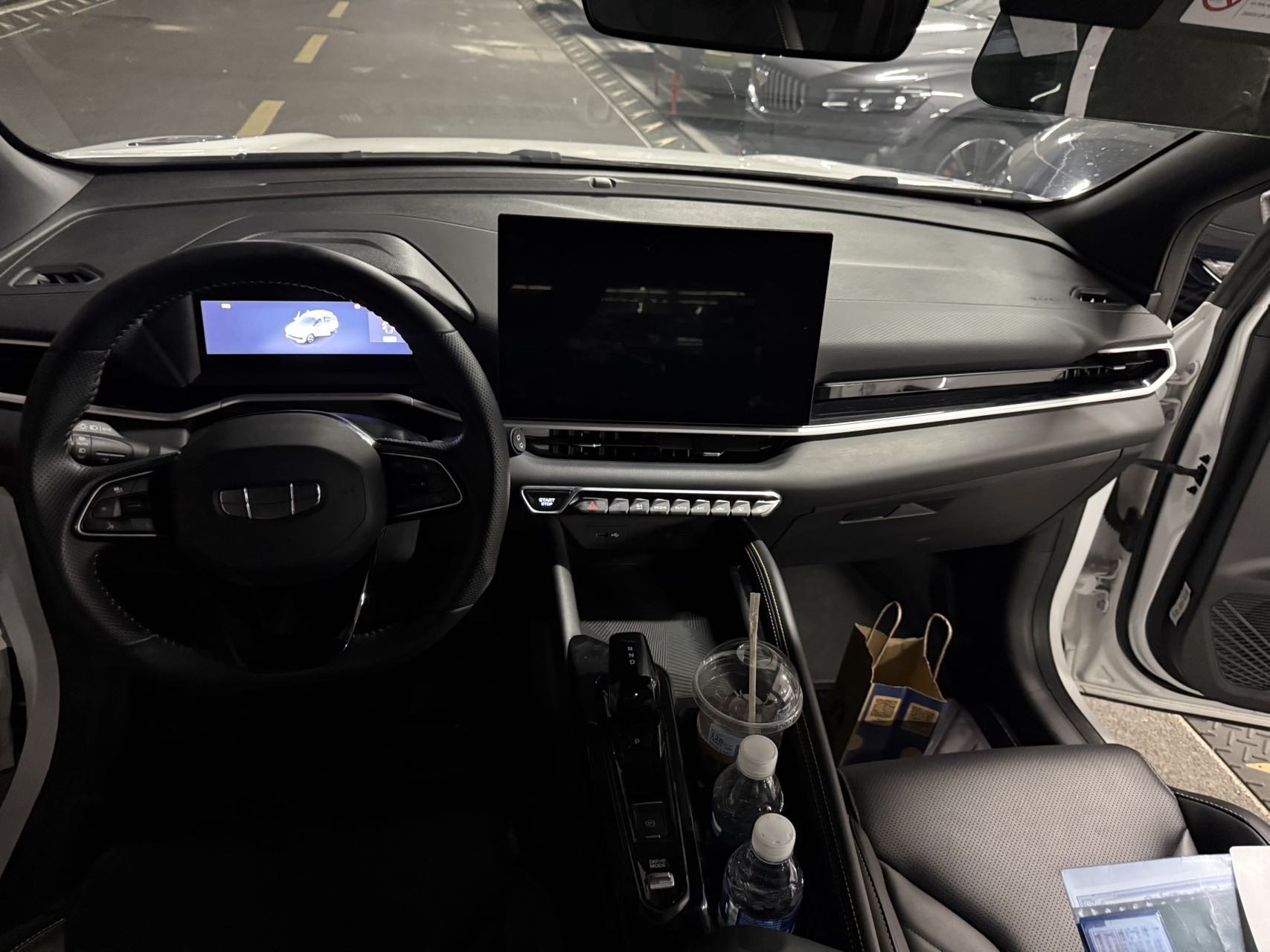 GEELY Coolray 2025 #8 GEELY Coolray 2025 car image #8