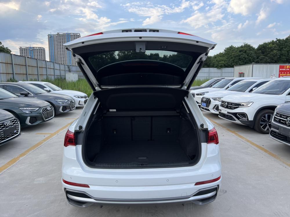 Audi Q3 2022 car image #17