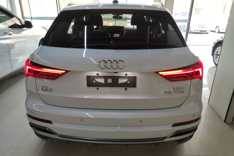 Audi Q3 2021 car image #6