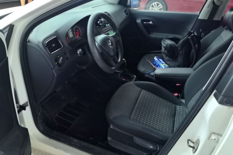Volkswagen Polo 2015 #15 Volkswagen Polo 2015 car image #15
